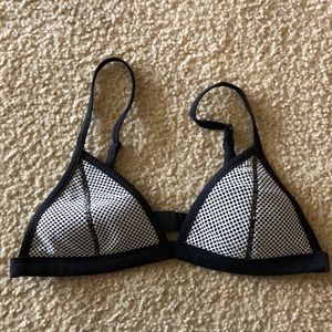BLACK/WHITE FISHNET TRIANGL TOP